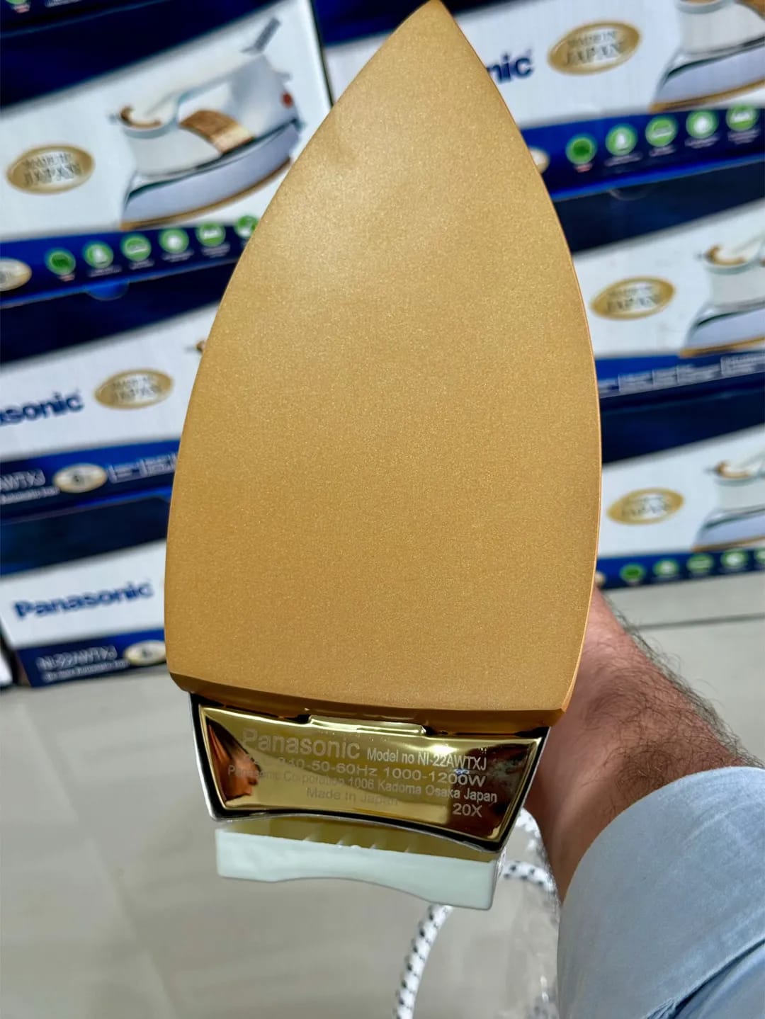 Gold non-stick soleplate of the Panasonic NI-22AWTXJ dry iron
